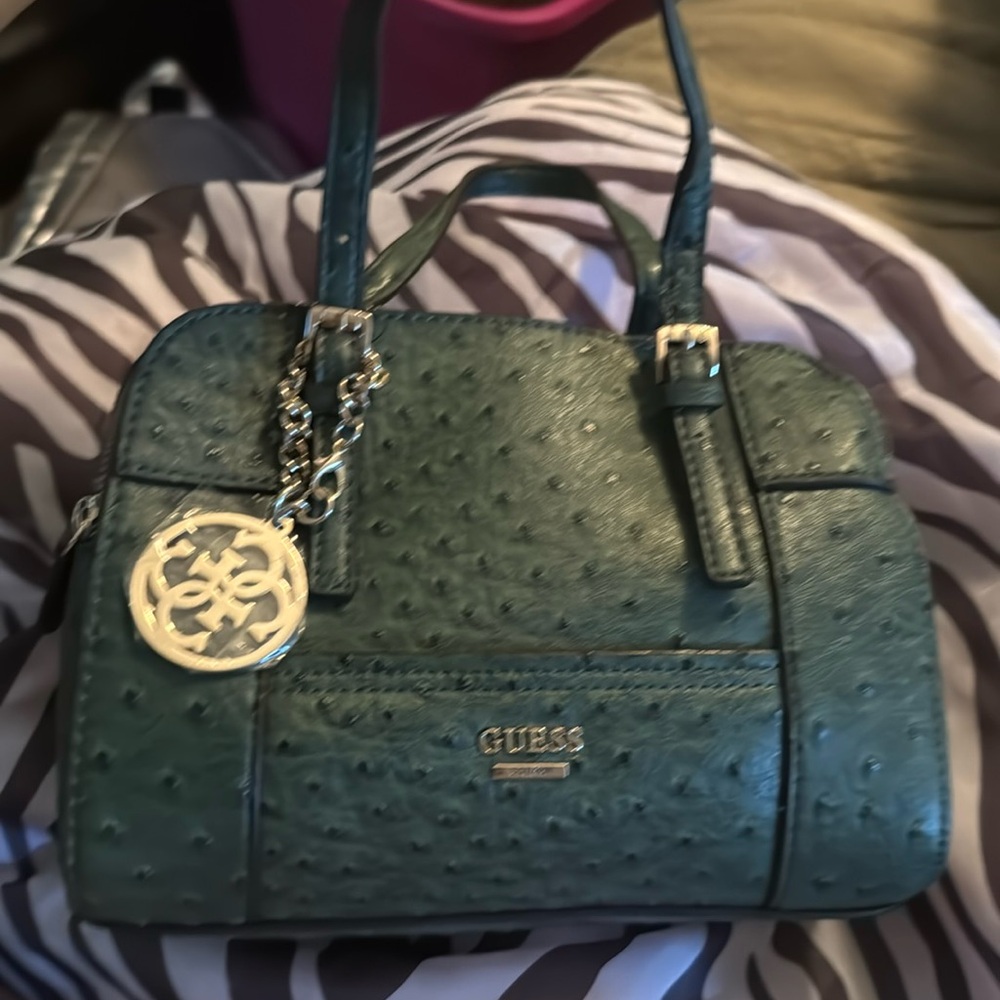 Guess purse “BRAND NEW” wore once!